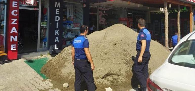 Çıkmam diyen kiracıya, görülmemiş zulüm! Bir kamyon kumla kapıya dayandı