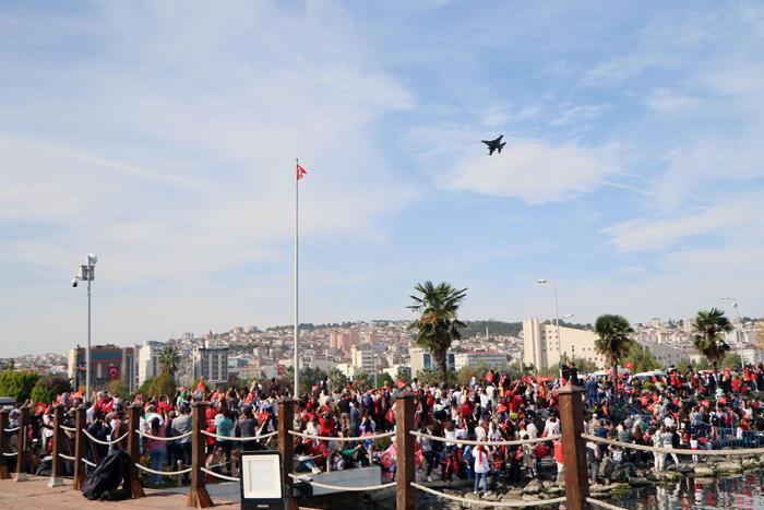 Cumhuriyet'in 100’üncü yılında SOLOTÜRK'ten selamlama uçuşu