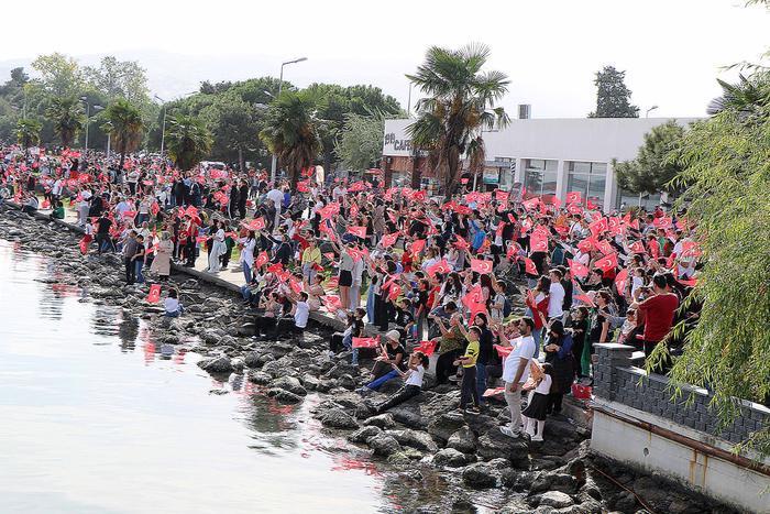 Cumhuriyet'in 100’üncü yılında SOLOTÜRK'ten selamlama uçuşu