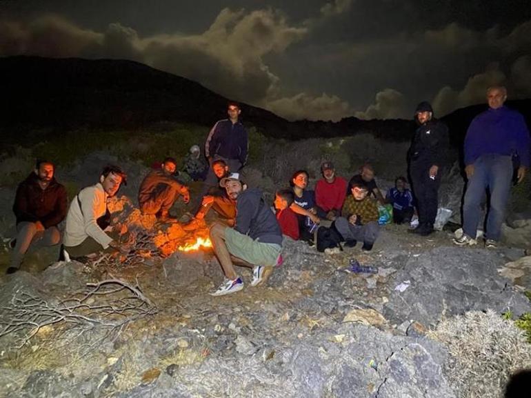 İhbar üzerine harekete geçildi! Mahsur kalan 15 düzensiz göçmen kurtarıldı