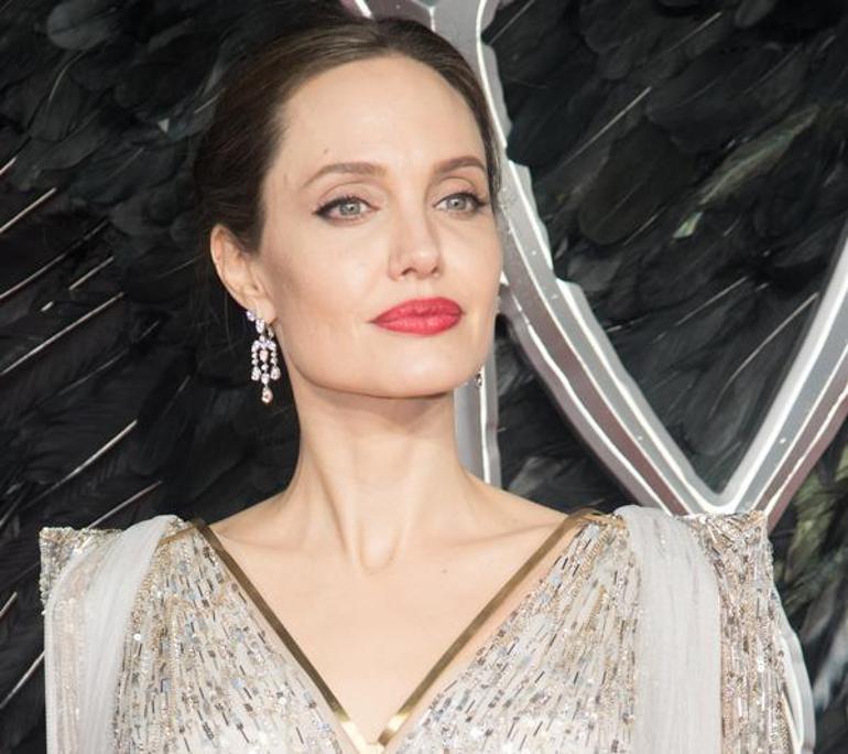 Angelina Jolie'den mülteci kampının bombalanmasına tepki! 'Gazze toplu mezara dönüşüyor'