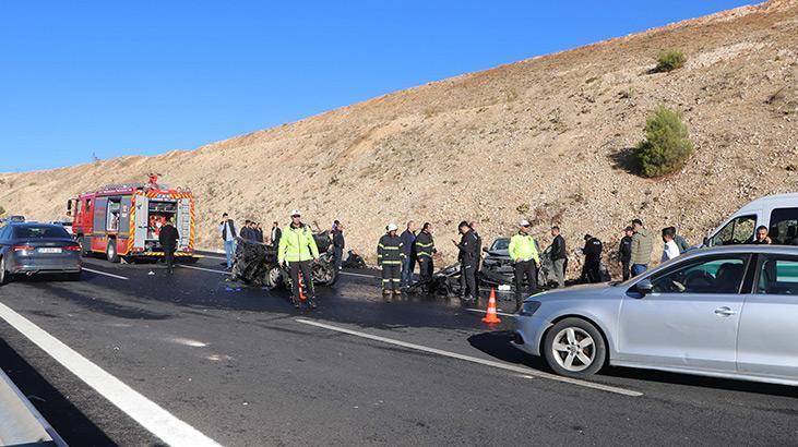 Yol kenarındaki otombile iki araç çarptı: 1 ölü, 6 yaralı