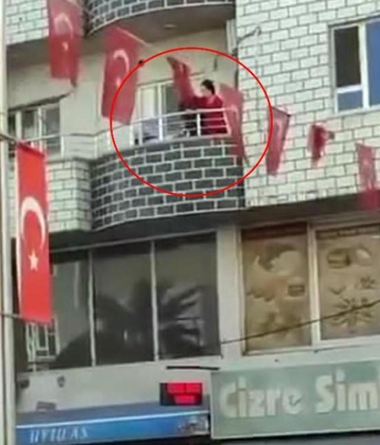 Alev alan tüp paniği! Balkondan kalabalığa atıldı, bir kişi kazağıyla sardı