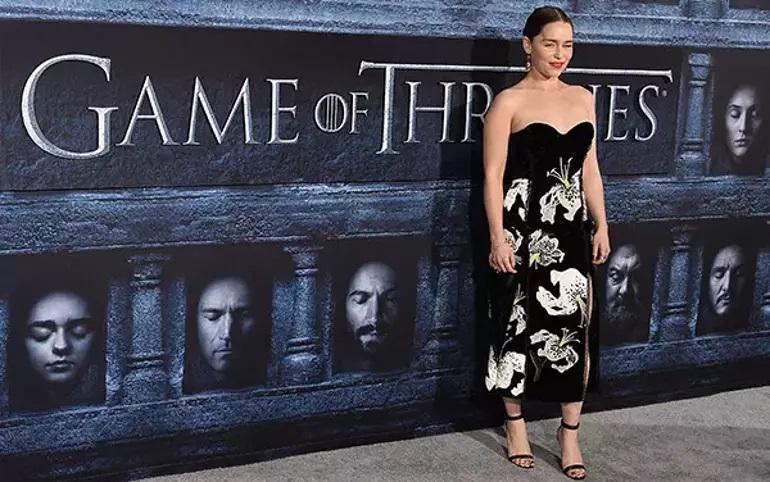 Emilia Clarke: Ölmekten değil kovulmaktan korktum!