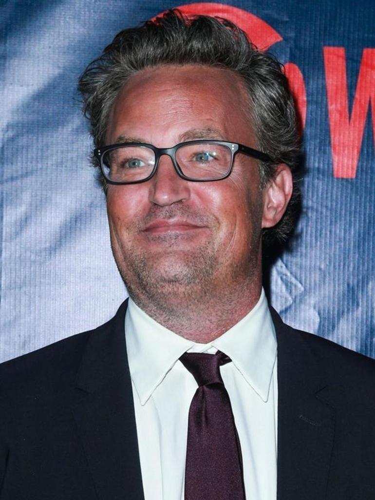 Matthew Perry son yolculuğuna uğurlandı! 'Friends' kadrosu mezarlıkta bir araya geldi