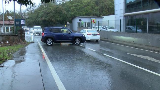 İstanbul'u sağanak vurdu: Cadde ve sokaklar göle döndü