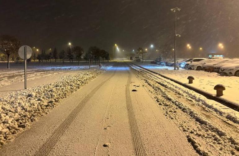 Sivas’ta kar yağışı etkili oldu! Yolcu uçağı Kayseri’ye yönlendirildi