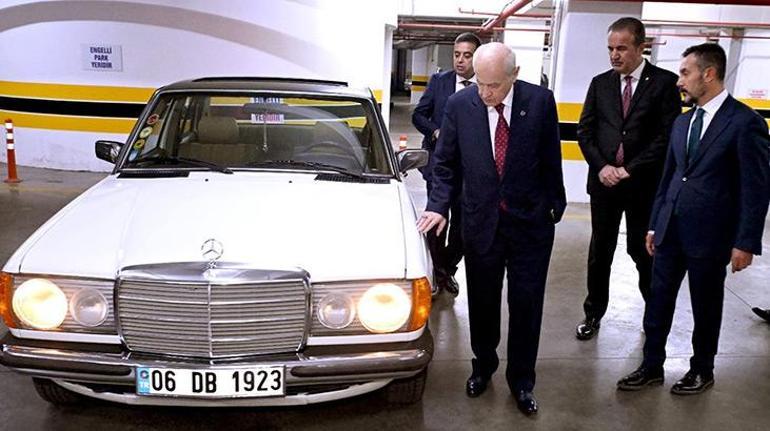 Bahçeli'den MHP'li vekile klasik otomobil hediyesi