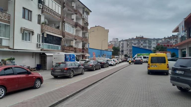 Depremin merkezi! İnsanlar sokaklara döküldü, binalarda çatlaklar var