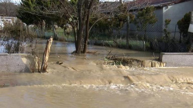 20 dakikalık yağış yetti! Silivri'de sokaklar göle döndü