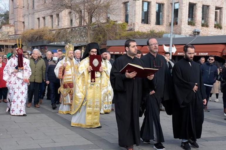 Bakırköy ve Ortaköy'de haç çıkarma töreni