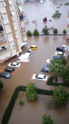 Son dakika! Antalya'daki sel felaketinden acı haber! Bir kişinin cansız bedeni otomobilde bulundu