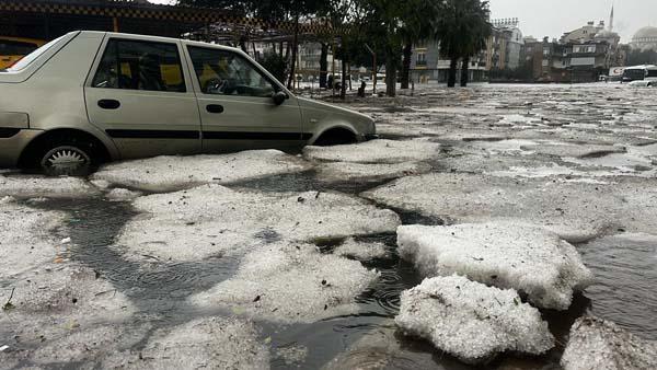 Son dakika! Antalya'daki sel felaketinden acı haber! Bir kişinin cansız bedeni otomobilde bulundu