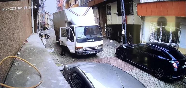 Kayan aracını durdurmak istedi, otomobille kamyonet arasına sıkıştı