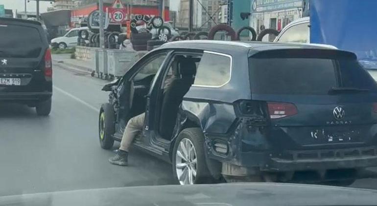 Şokle eden görüntü! Kapısı olmayan otomobille trafiğe çıktı