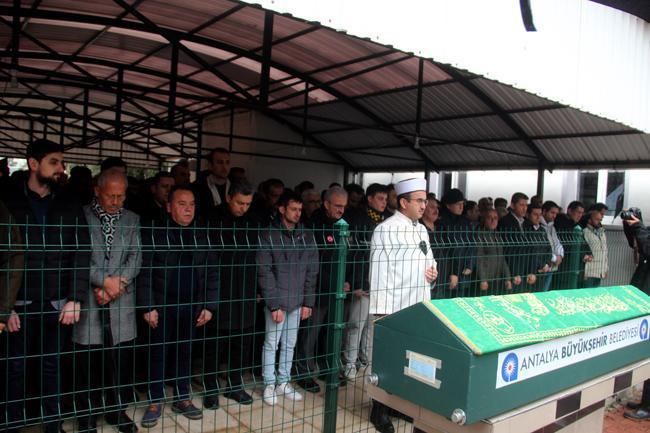 Antalya'da sel felaketinde ölen 2 çocuk babası toprağa verildi