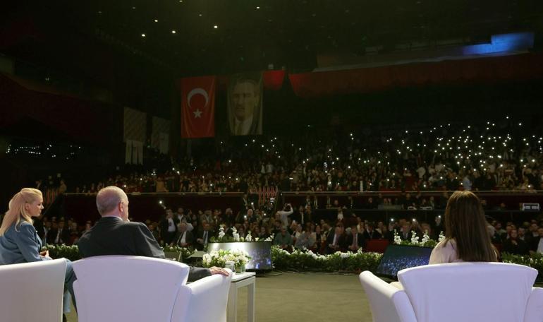 Gençlik buluşmasında Şafak Türküsü! İstanbul'da duygu dolu anlar