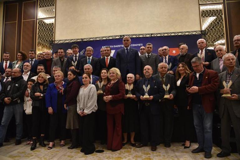 Bakan Ersoy Antalya Gazeteciler Cemiyeti'nin iftar programına katıldı!