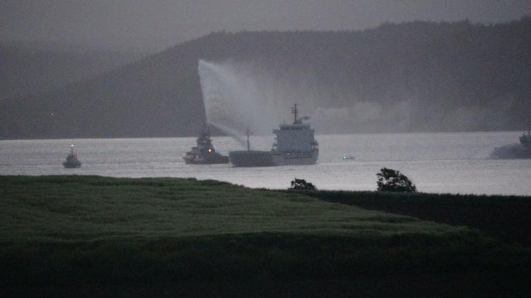 Çanakkale Boğazı'nda yangın: Gemi, liman bölgesine demirletildi