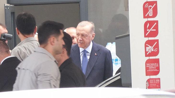 Erdoğan'dan akaryakıt istasyonu ziyareti! Çalışanlar ve vatandaşlarla sohbet etti